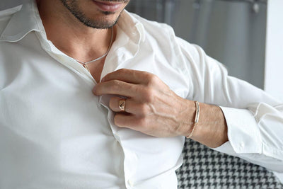 Signet Rings Explained: Meaning, Metals, and Fit