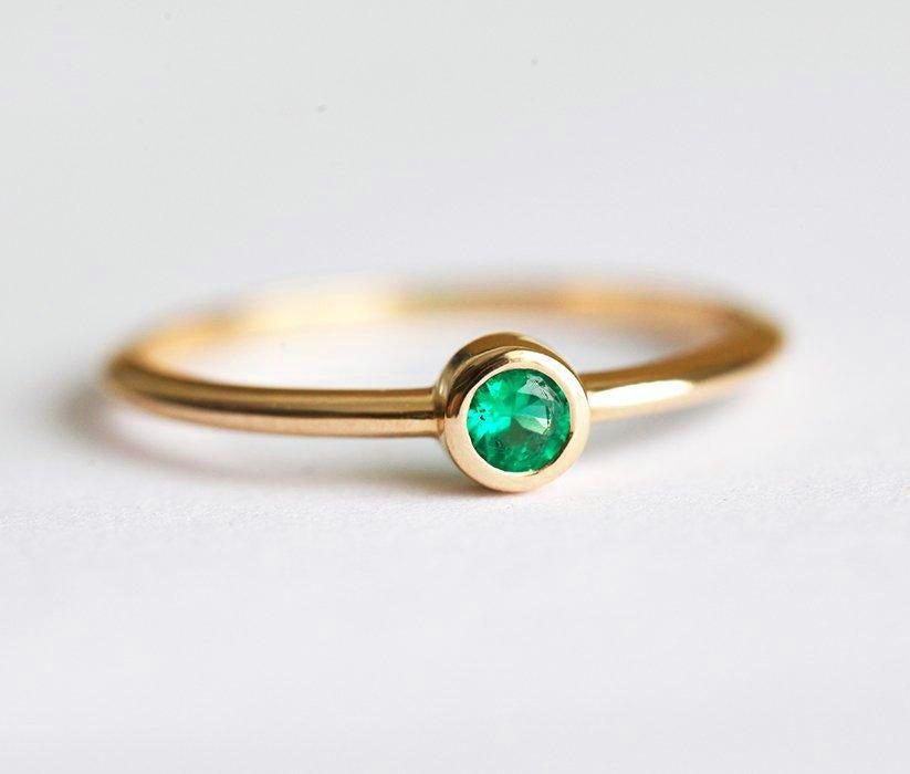 Solitaire Style Green Round Emerald Ring