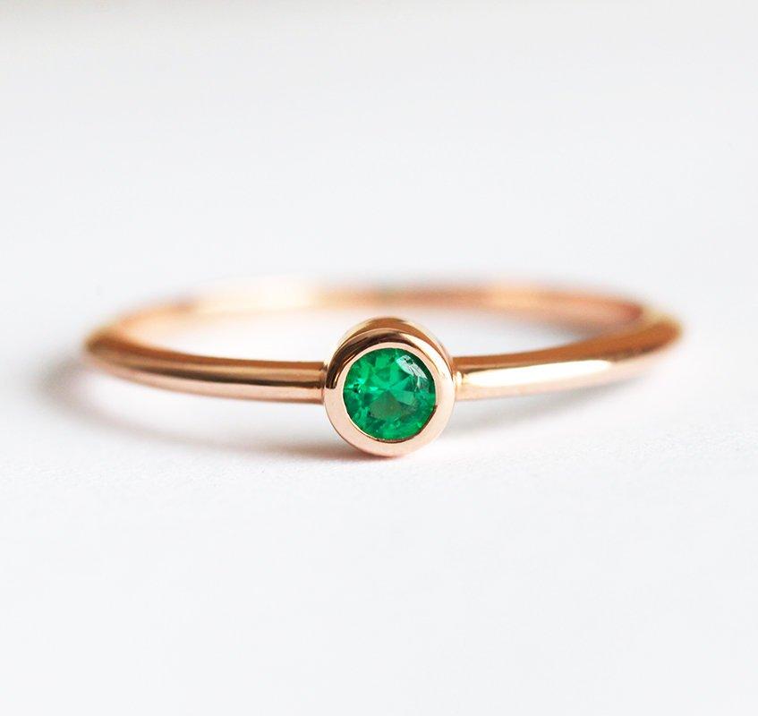 Solitaire Style Green Round Emerald Ring