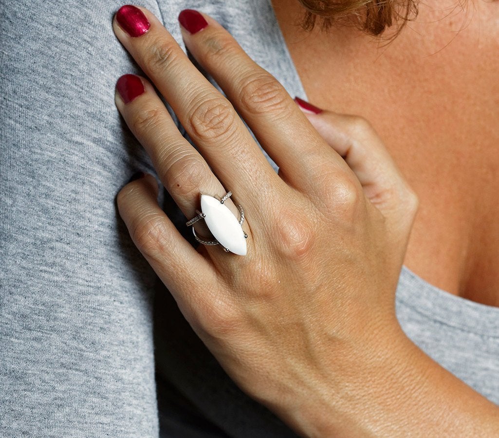 ANTONIA WHITE AGATE RING, STATEMENT RING-Capucinne