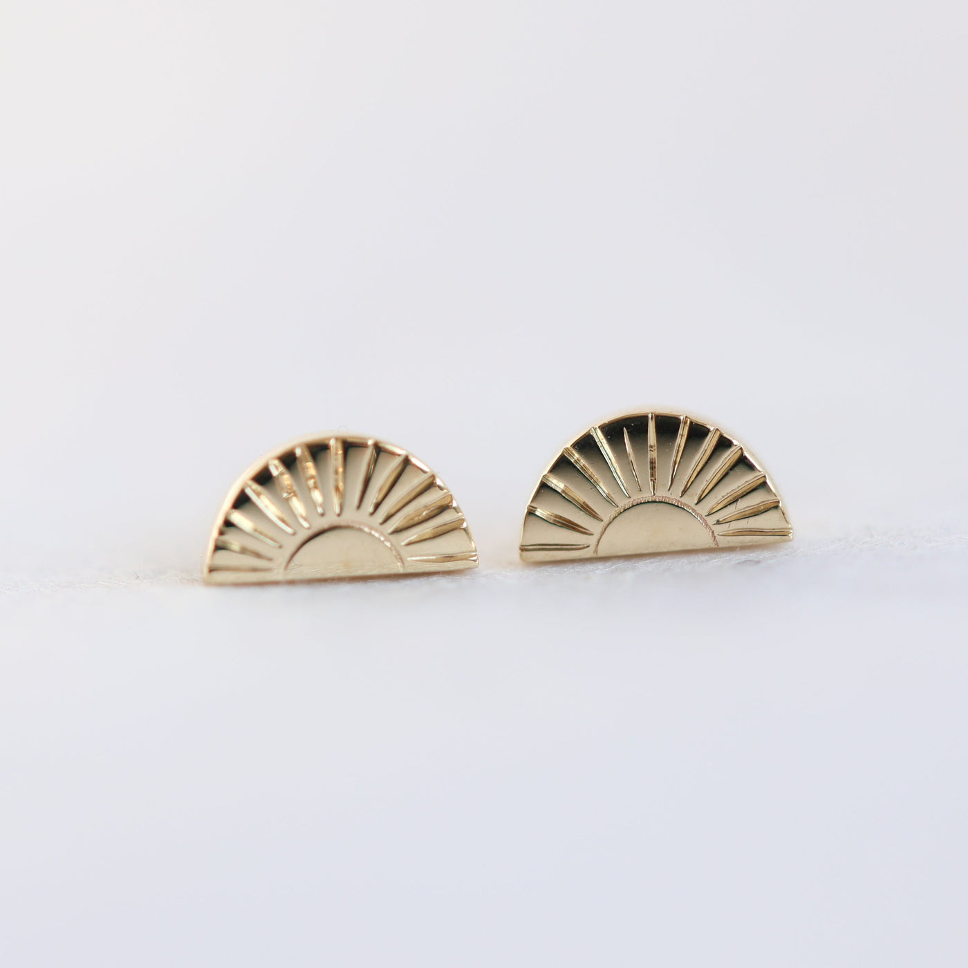 Sunrays gold stud earrings