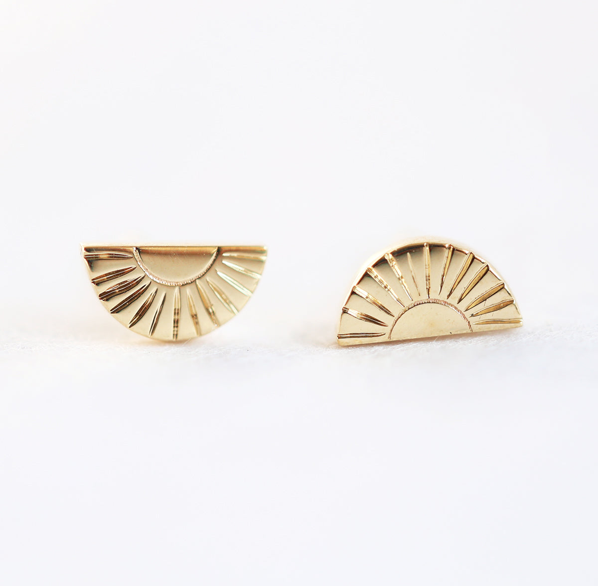 Sunrays gold stud earrings