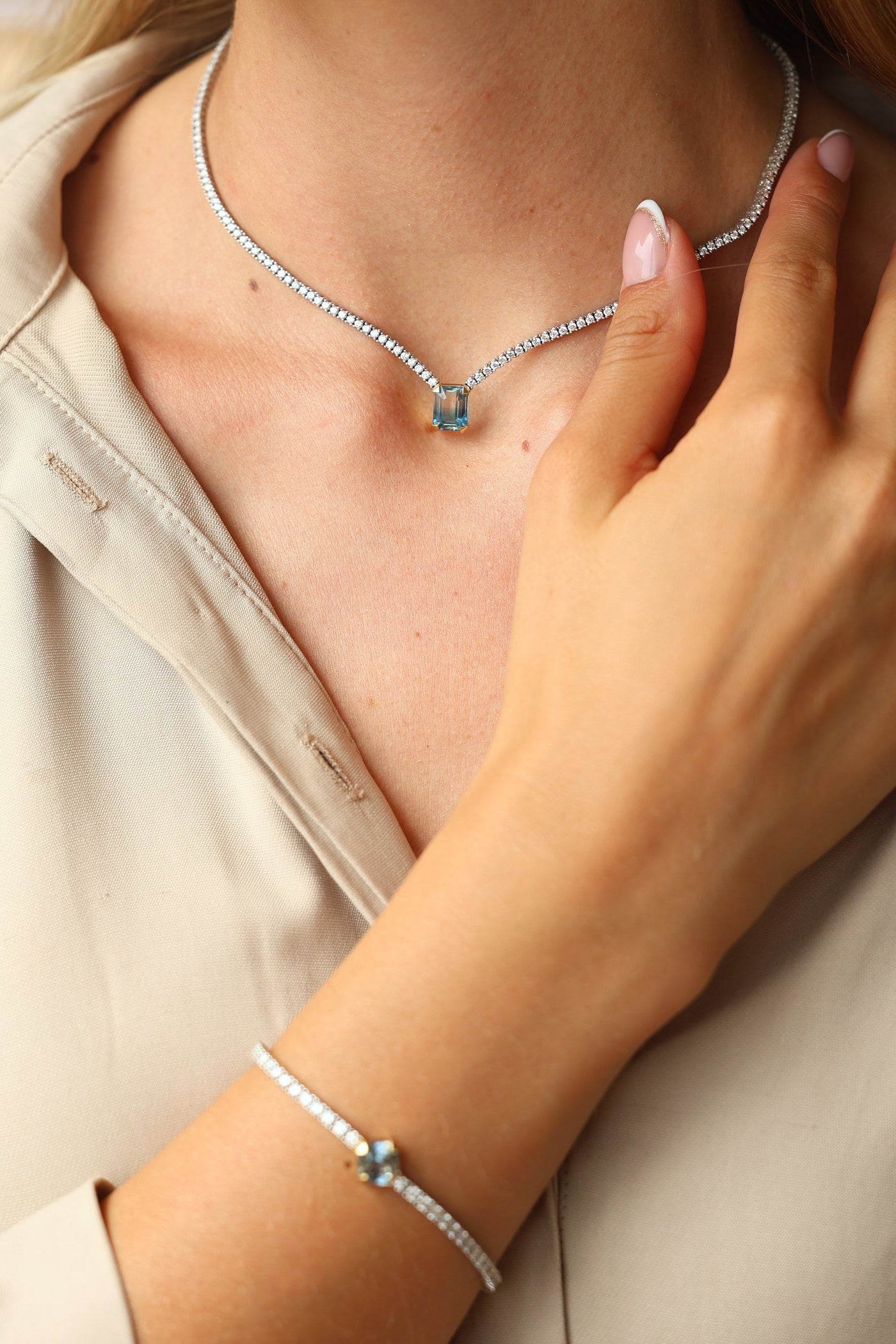 Arwen diamond choker with bicolor sapphire