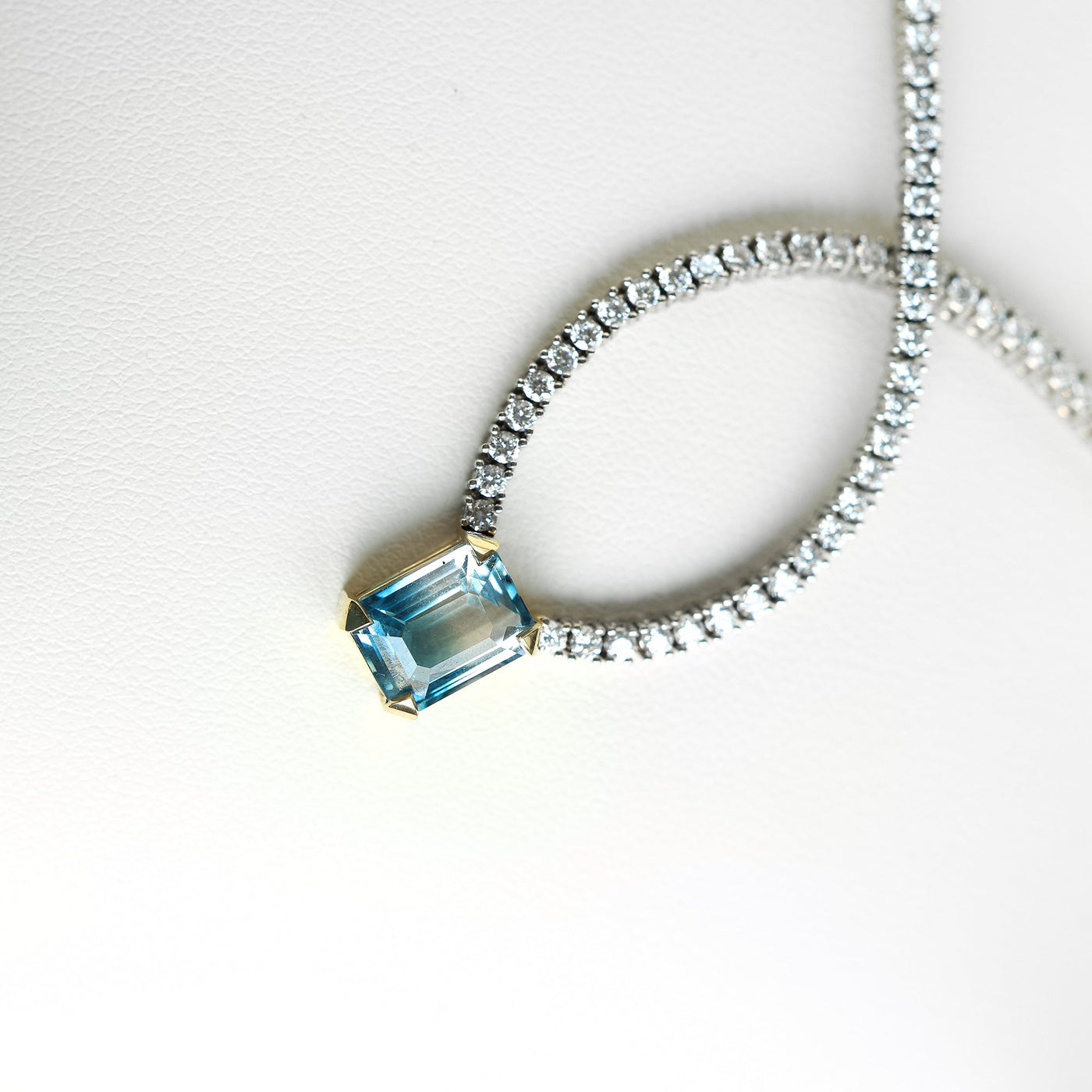 Arwen diamond choker with bicolor sapphire