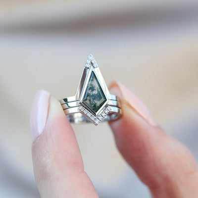 Kite Moss Agate Ring Set with Side White Diamonds