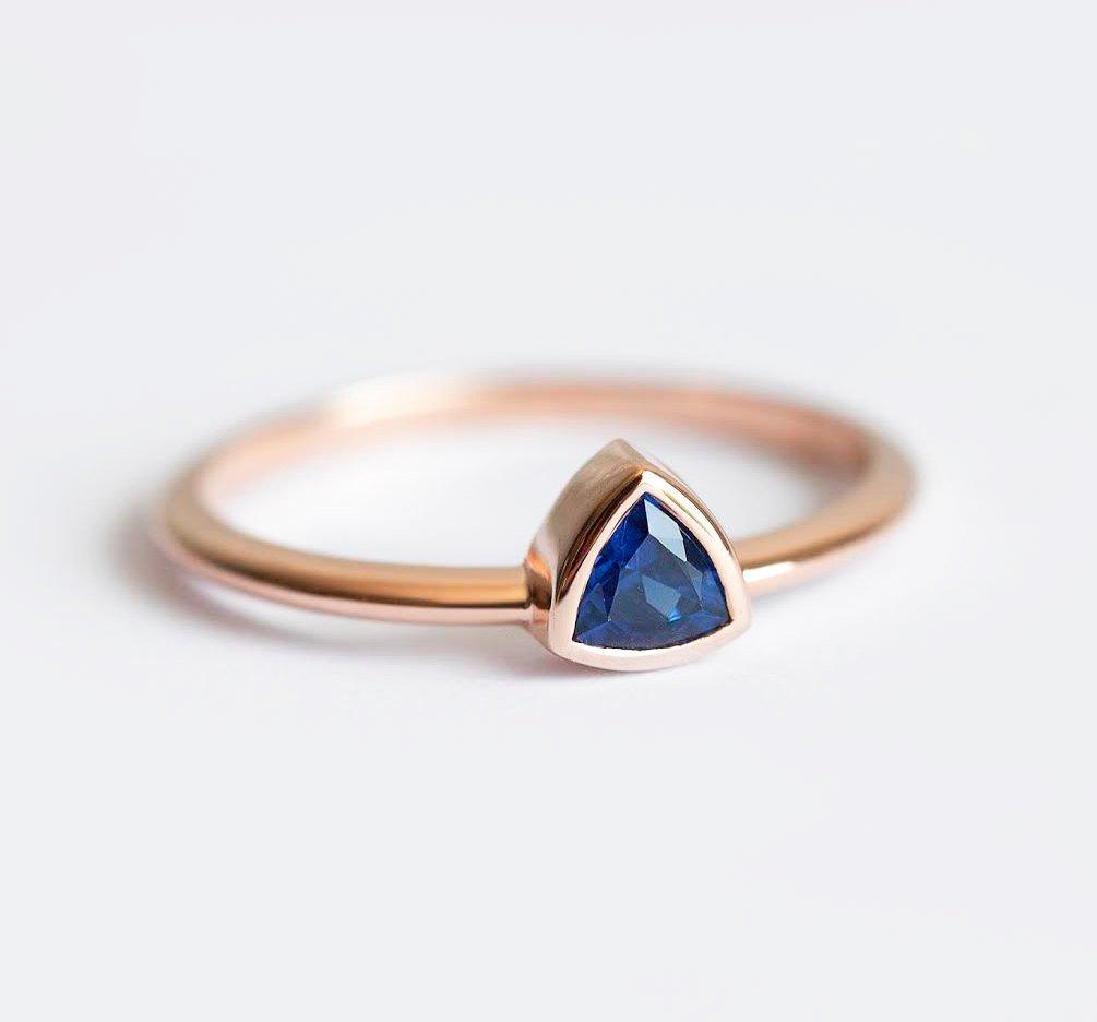 Trillion-shaped blue sapphire ring