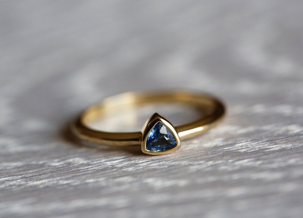 Trillion-shaped blue sapphire ring