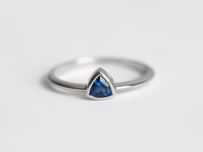 Trillion-shaped blue sapphire ring