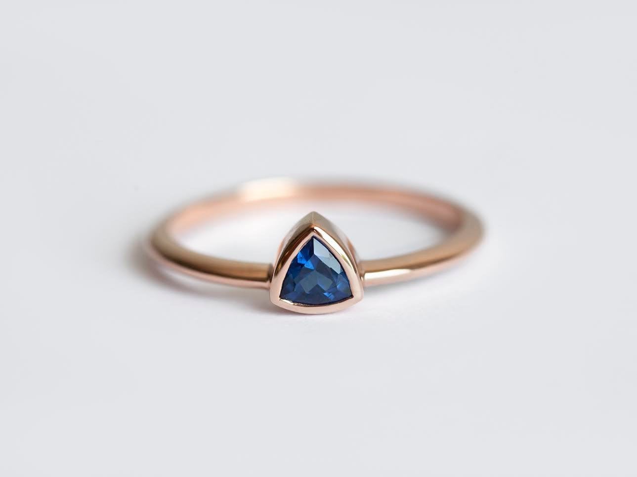 Trillion-shaped blue sapphire ring