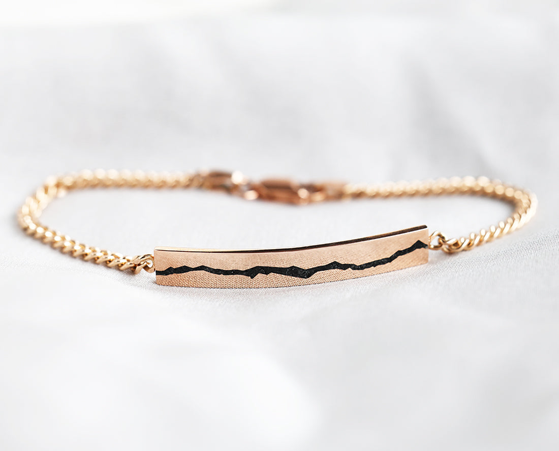 A modern men's black spinel inlay gold chain bracelet