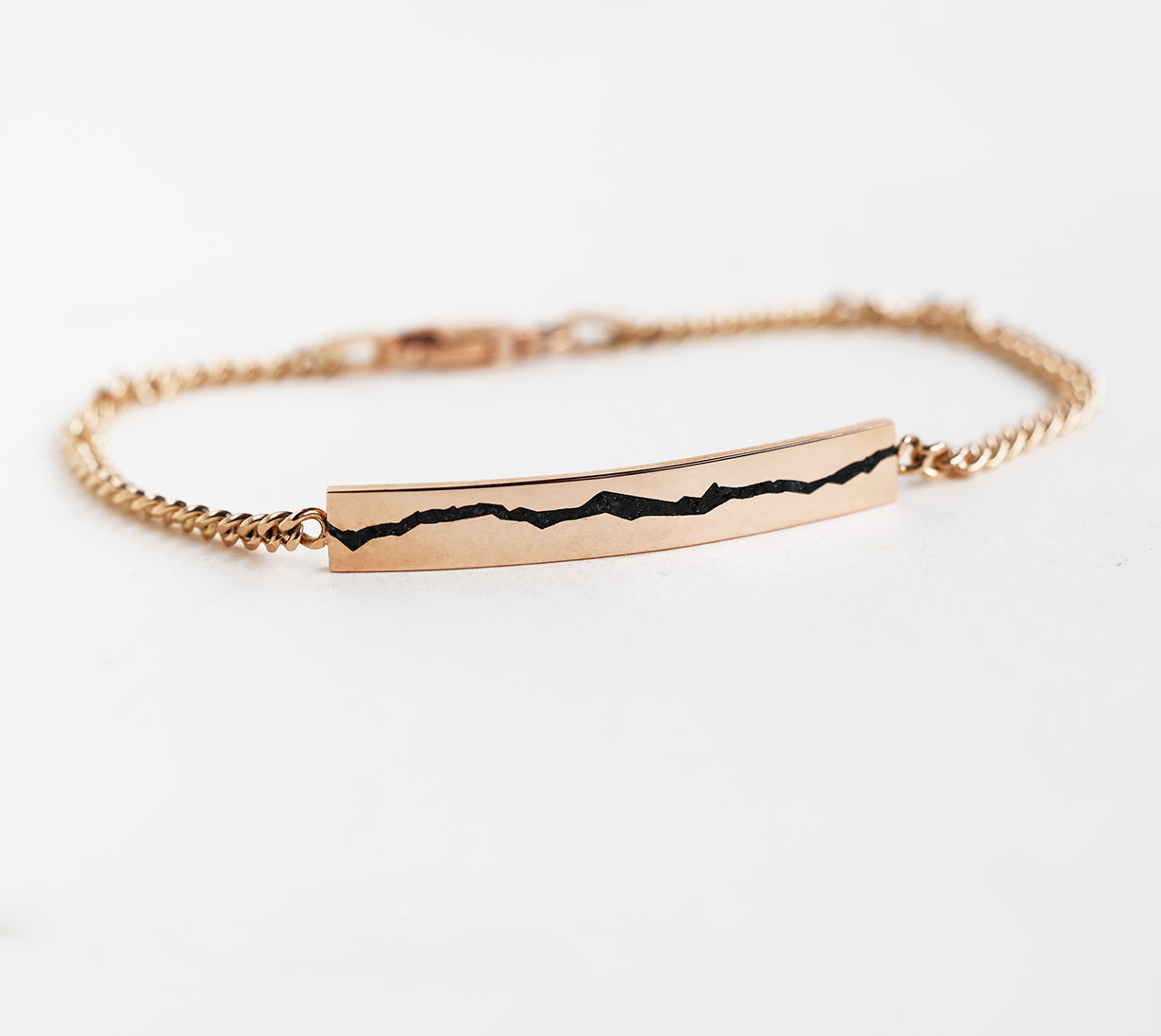 A modern men's black spinel inlay gold chain bracelet