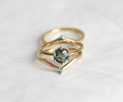 Teal Blue Round Diamond Nesting V-Shaped Band with main rings