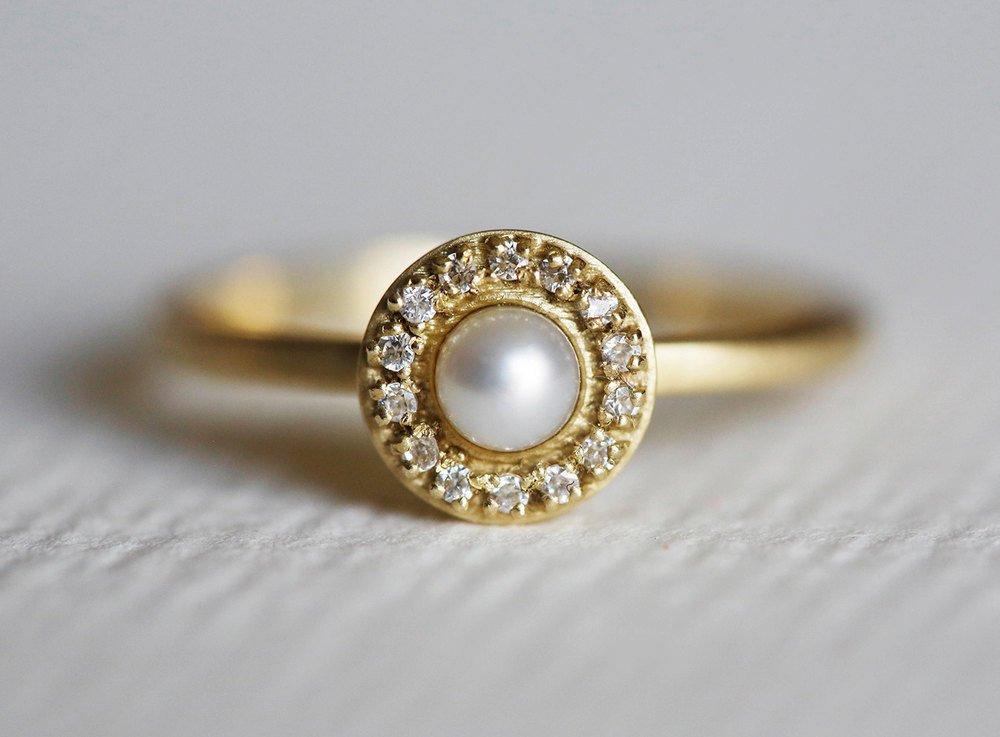 CADENCE ROUND PEARL RING-Capucinne
