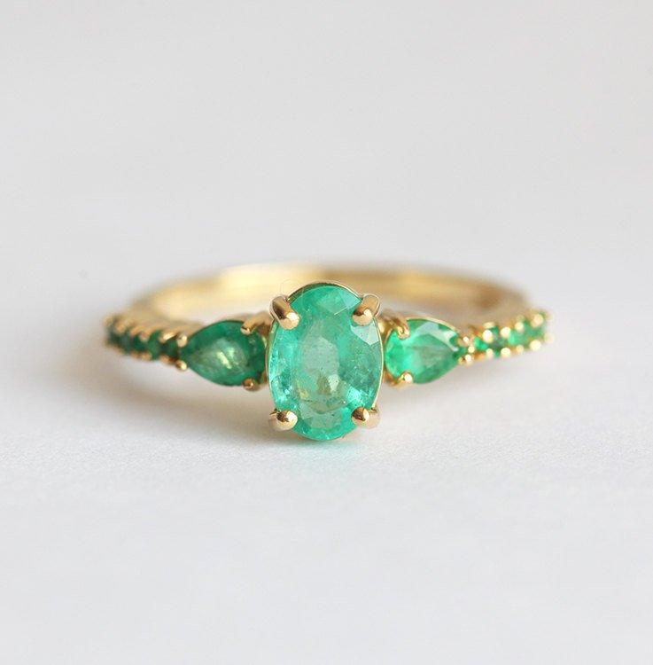 Oval Emerald Cluster Ring with 2 Horizontal Placed Pear Emeralds and Emeralds on the Band