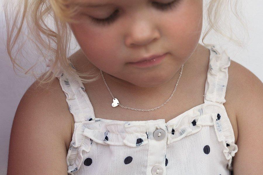 Heart-shaped gold child's necklace with round white diamond