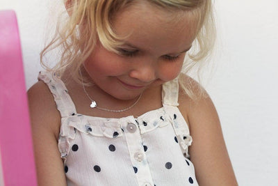 Heart-shaped gold child's necklace with round white diamond