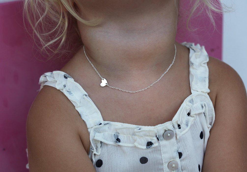 Heart-shaped gold child's necklace with round white diamond