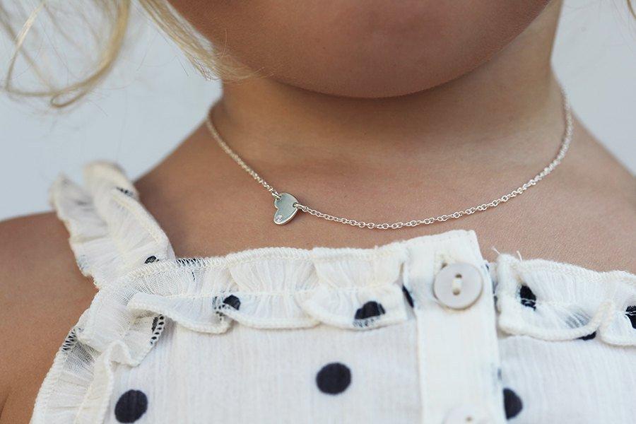 Heart-shaped gold child's necklace with round white diamond