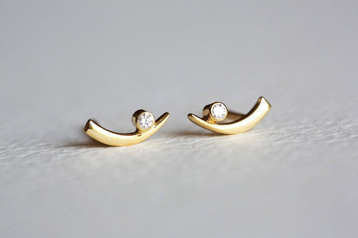 Claw-shaped stud earrings with round white diamonds