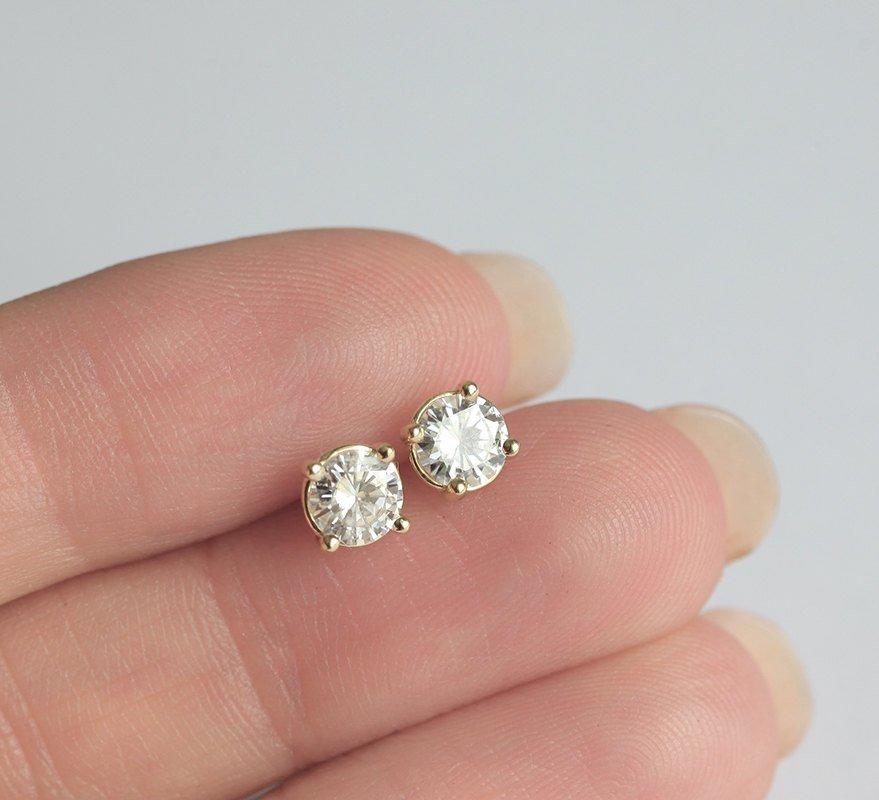 Simple Round White Diamond Stud Earrings