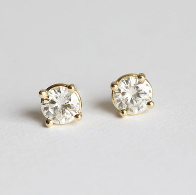 Simple Round White Diamond Stud Earrings