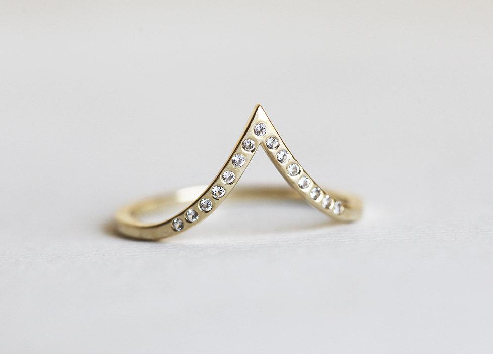 Round White Diamond Gold Curved Nesting Band