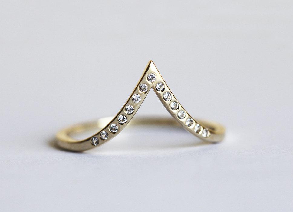 Round White Diamond Gold Curved Nesting Band