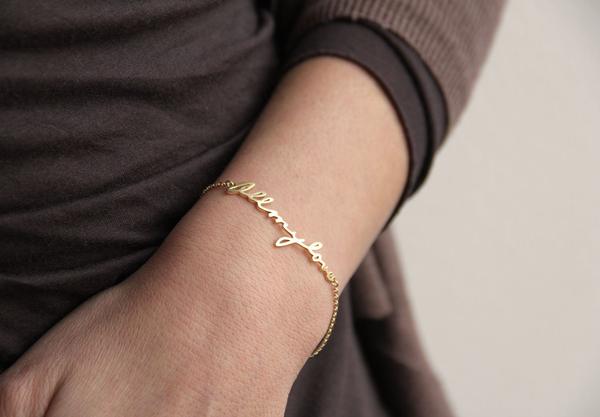 Gold chain bracelet with personalized signature