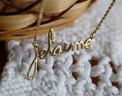 Gold necklace with personalized name