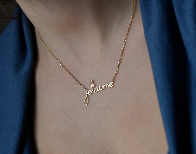 Gold necklace with personalized name