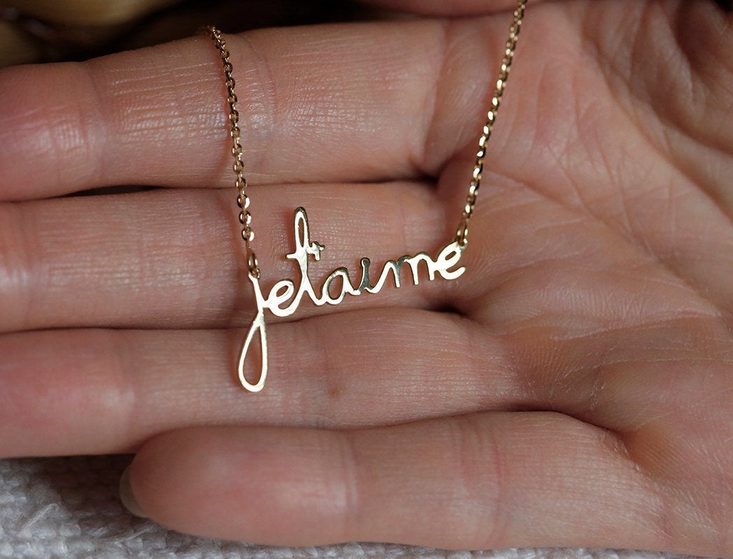 Gold necklace with personalized name