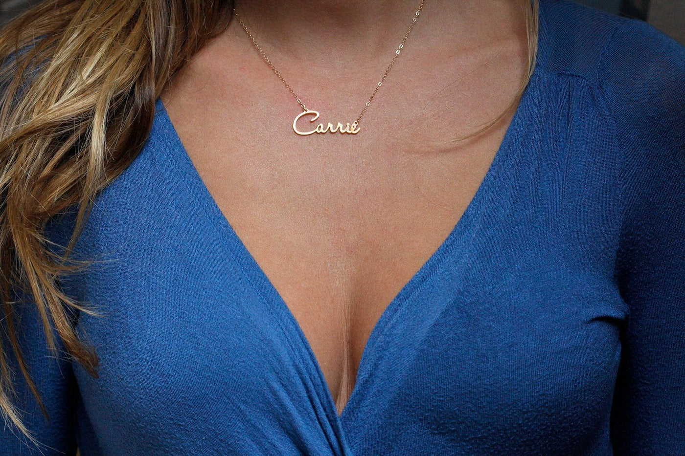 Gold necklace with personalized name