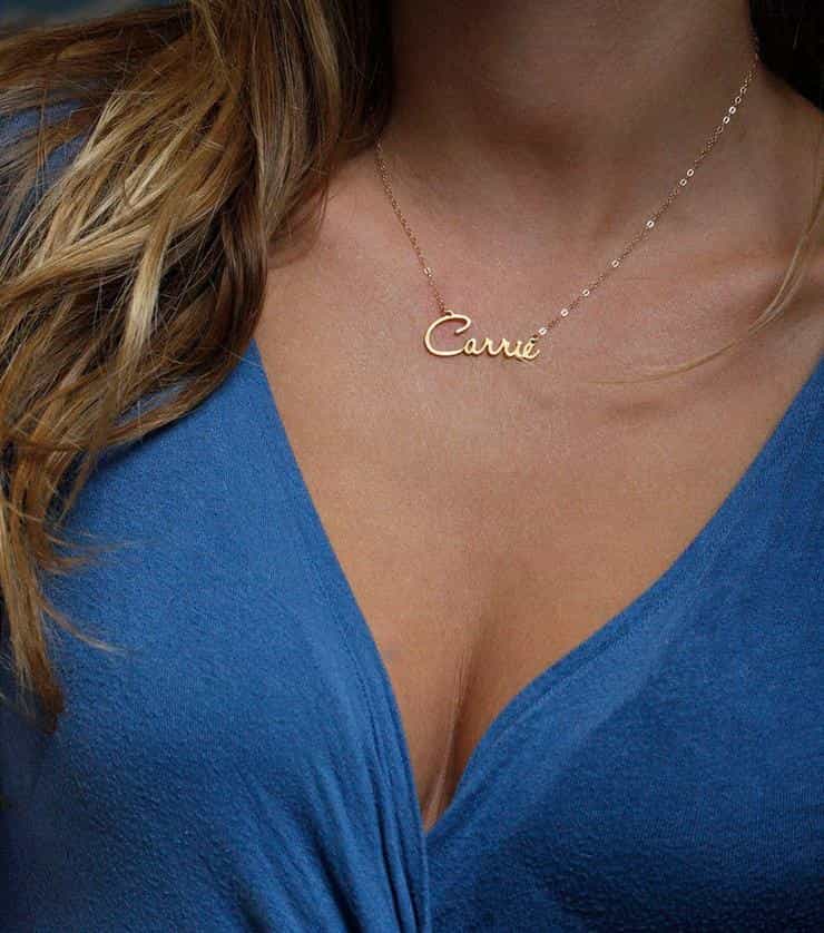 Gold necklace with personalized name