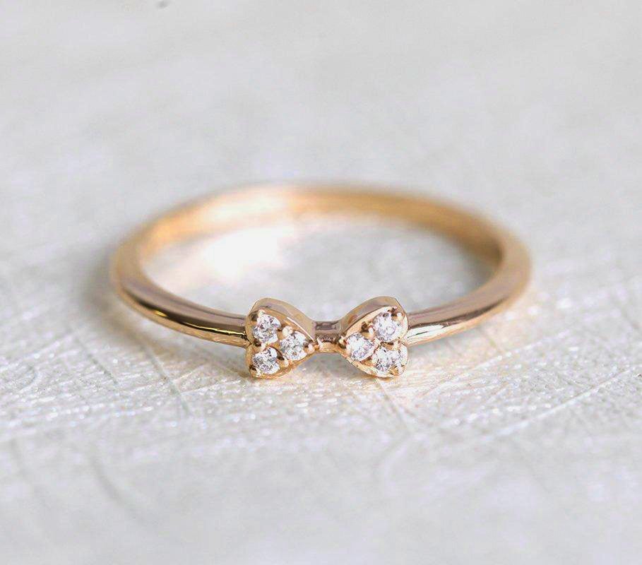 Round White Diamonds Bow Tie Shaped Gold Ring