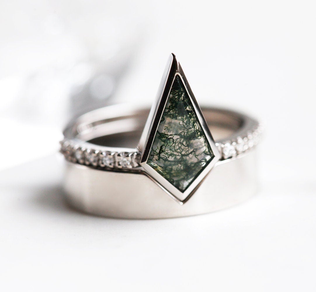 Kite Moss Agate Ring with Side White Round Diamonds and a Nesting Band