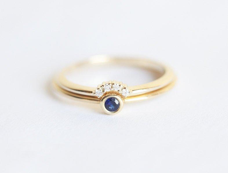 Round blue sapphire ring with diamond cluster