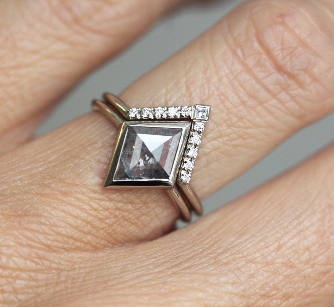 Kite Salt & Pepper Diamond Ring Set with Side White Diamonds