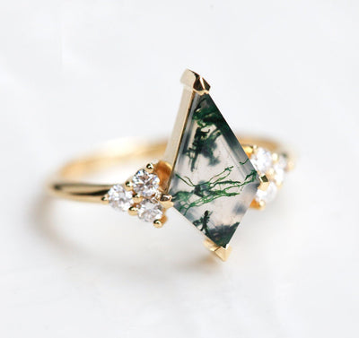 Green Kite Moss Agate Ring with Accent White Round Diamonds