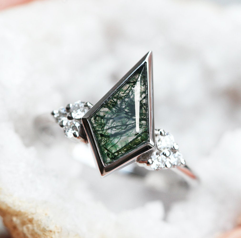 Green Kite Moss Agate Ring with Accent White Round Diamonds