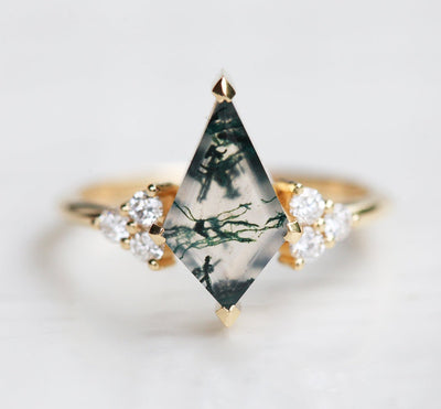 Green Kite Moss Agate Ring with Accent White Round Diamonds