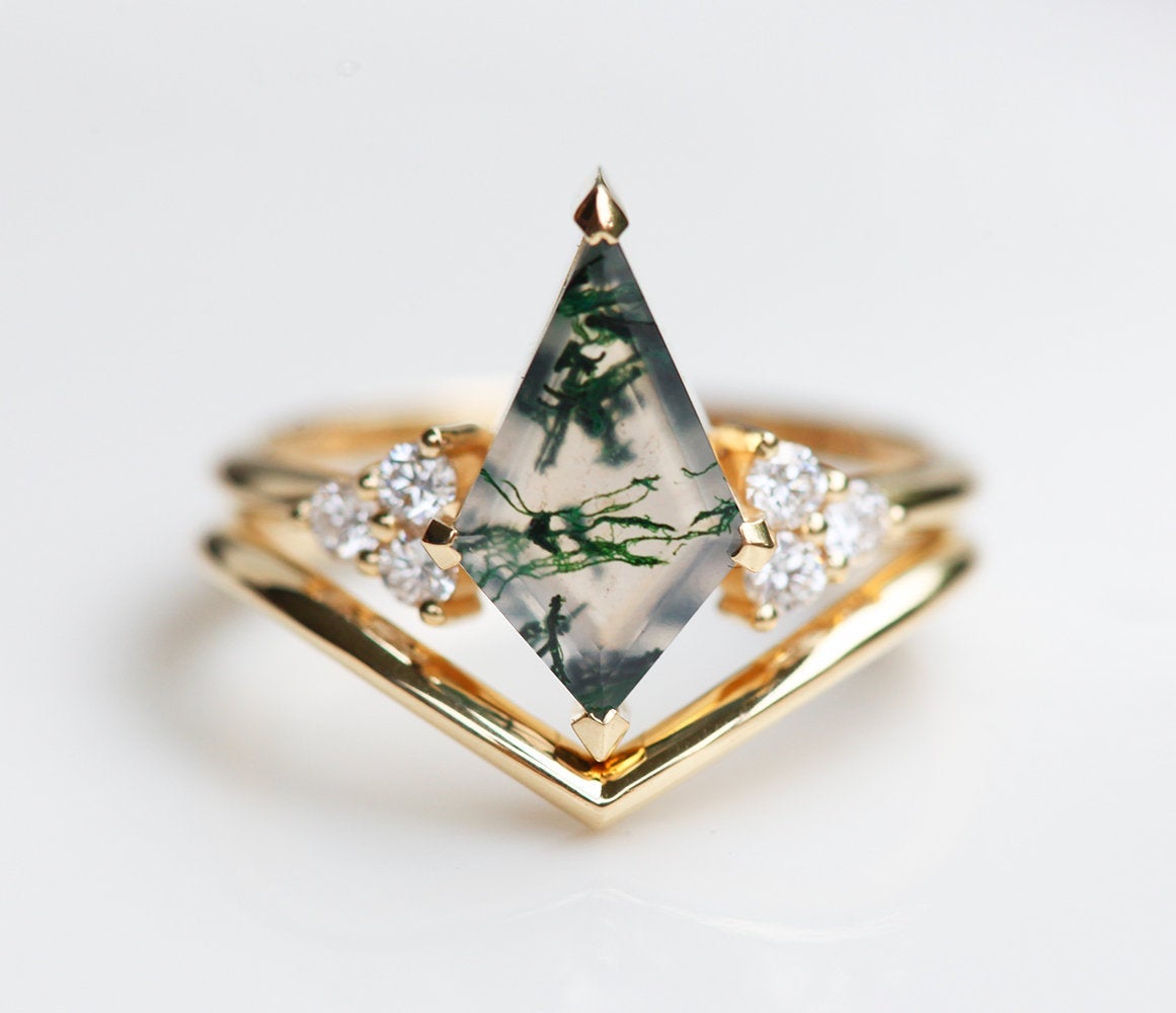 Kite Moss Agate Diamond Ring with Round White Side Diamonds