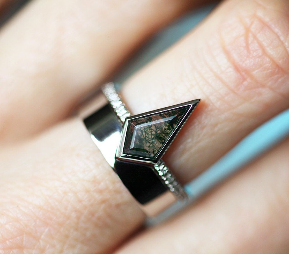 Kite Moss Agate Ring with Side White Round Diamonds and a Nesting Band