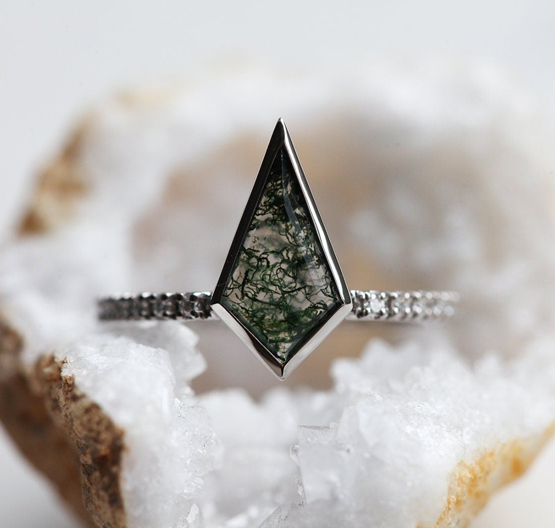 Kite Moss Agate Ring with Side White Round Diamonds and a Nesting Band