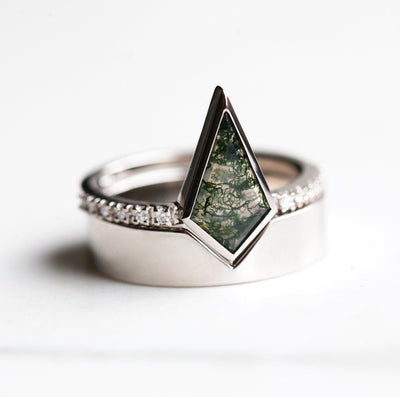 Kite Moss Agate Ring with Side White Round Diamonds and a Nesting Band