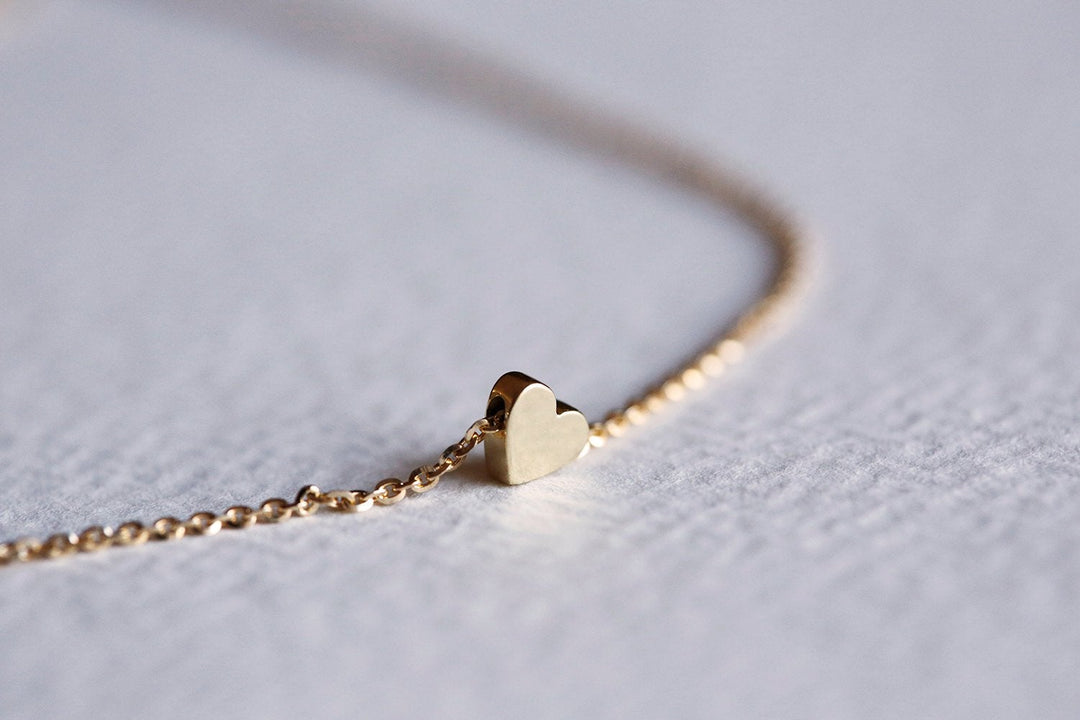 Delicate Heart Necklace, Minimalist Heart Necklace – Capucinne