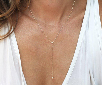 Gold lariat necklace with white princess-cut diamond