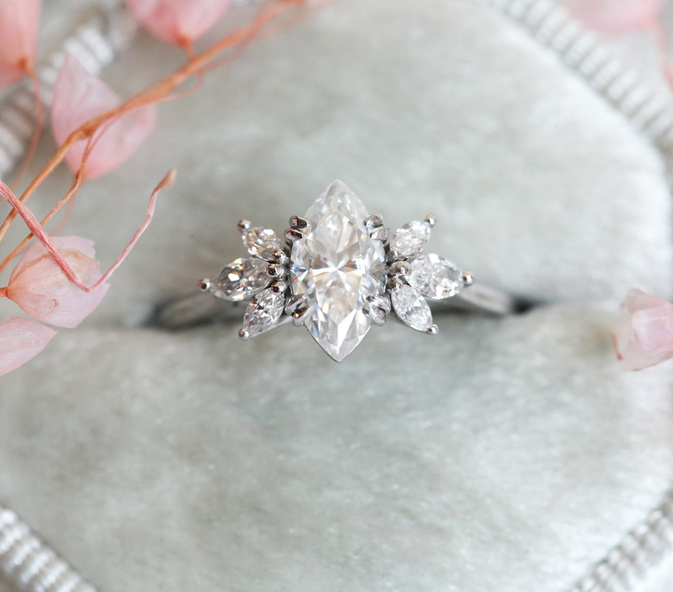 DELLA ENGAGEMENT RING-Capucinne