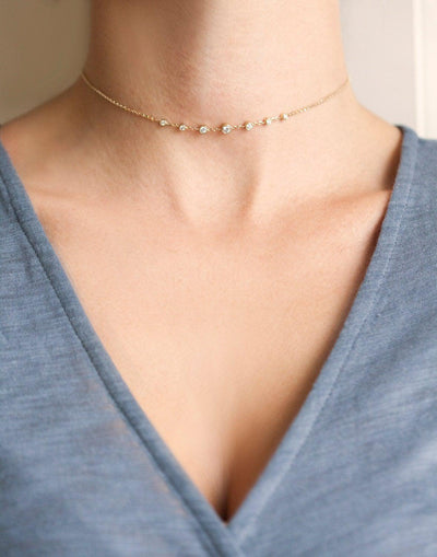 Gold choker necklace with round white diamonds