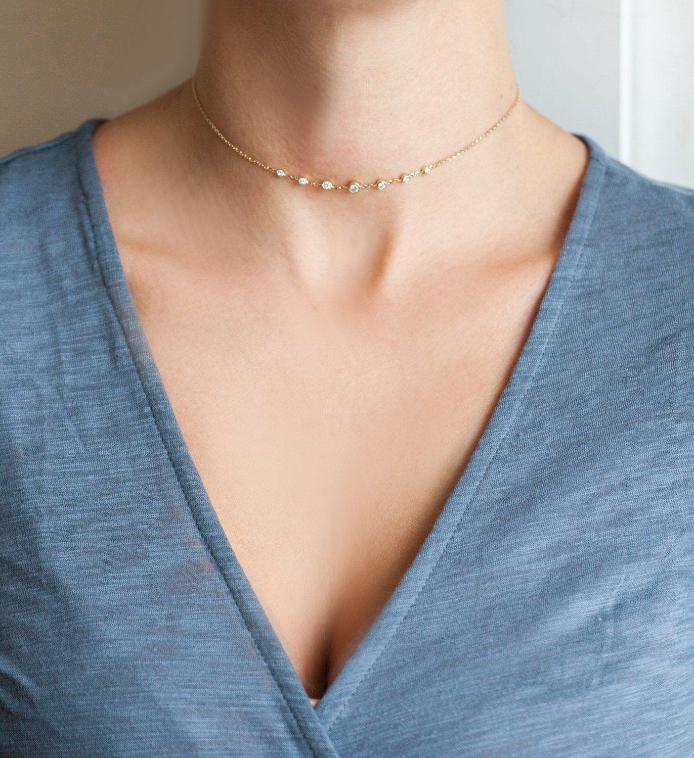 Gold choker necklace with round white diamonds