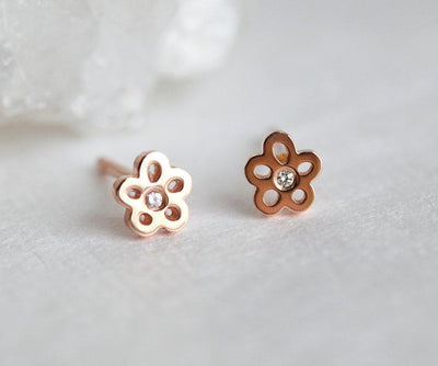 Round diamond stud floral gold earrings